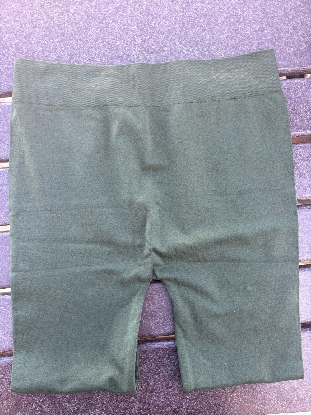 Zenana Outfitters Green Leggings - Picture 3 of 3